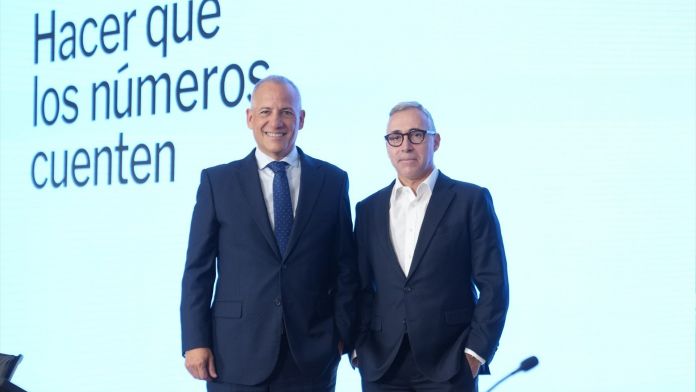 El director financiero del Banc Sabadell, Sergio Palavecino, y el consejero delegado, Marc Armengol | David Zorrakino (Europa Press) El director financiero del Banc Sabadell, Sergio Palavecino, y el consejero delegado, Marc Armengol | David Zorrakino (Europa Press)