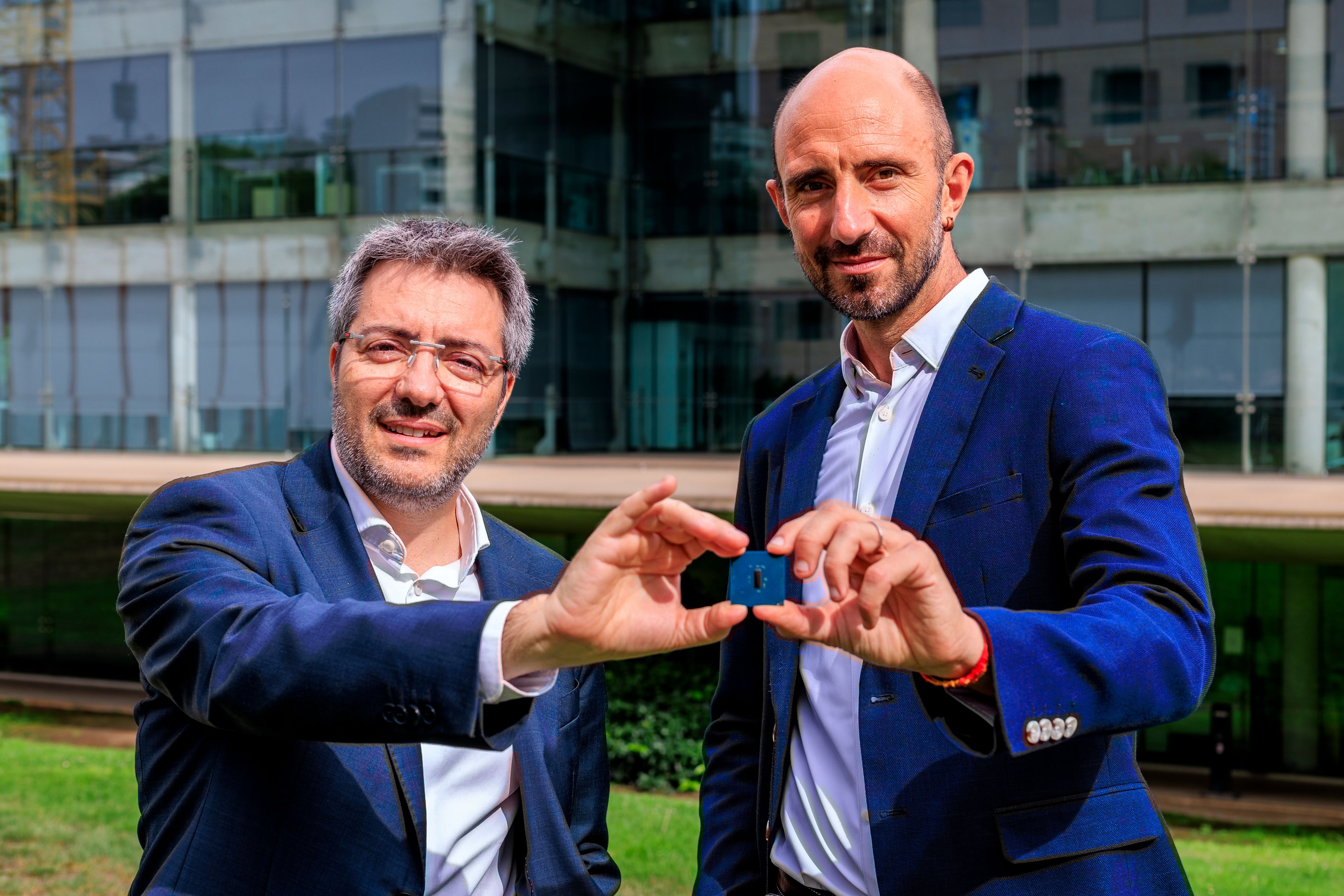 El director general d'Openchip, Marc Fernández, i el conseller delegat, Francesc Guim | ACN El director general d'Openchip, Marc Fernández, i el conseller delegat, Francesc Guim | ACN