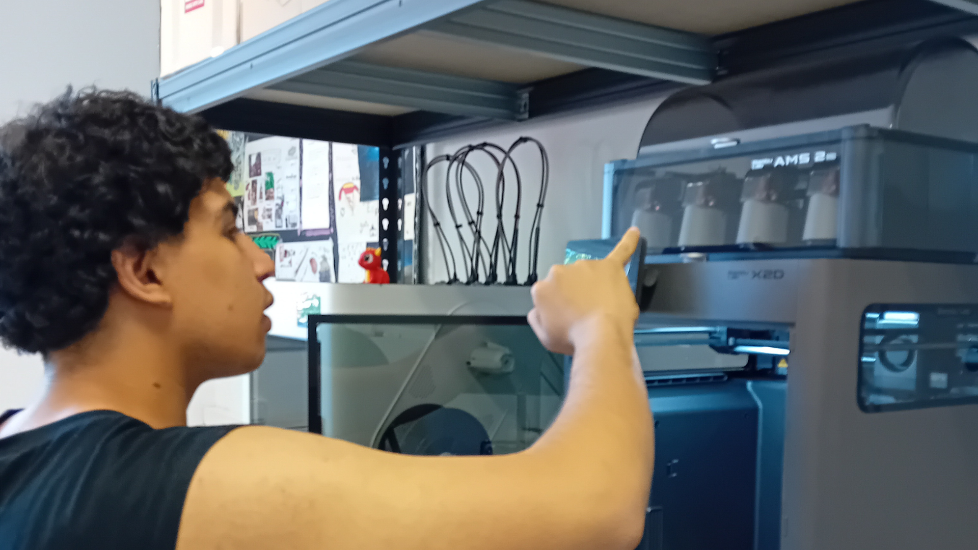 Un alumno imprime un producto en 3D | Cedida