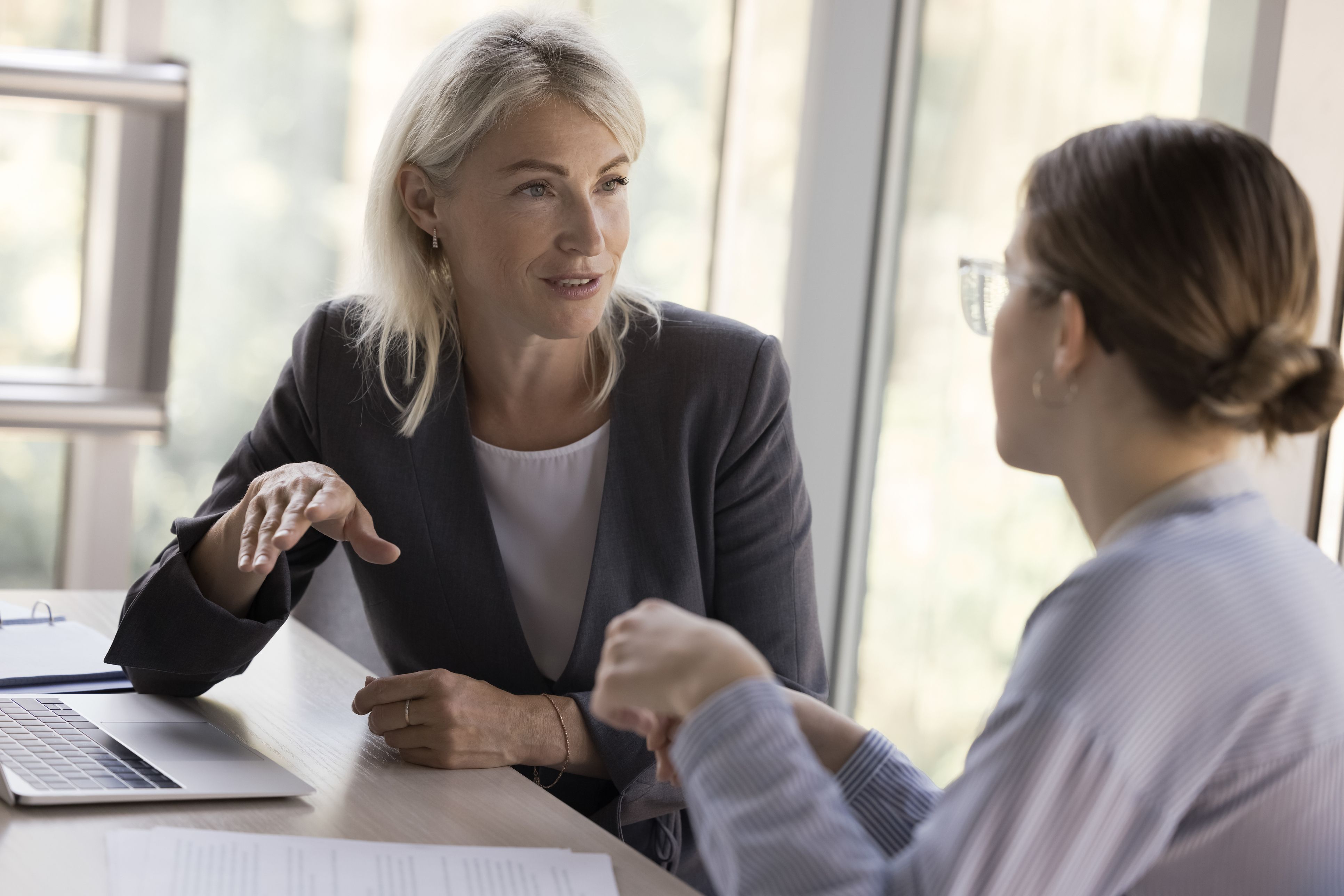 La solució no és conservar artificialment les antigues feines, sinó preservar el procés que permet adquirir coneixement | fizkes (iStock)