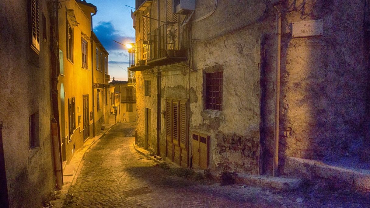 Un carrer de Sicília | iStock Un carrer de Sicília | iStock