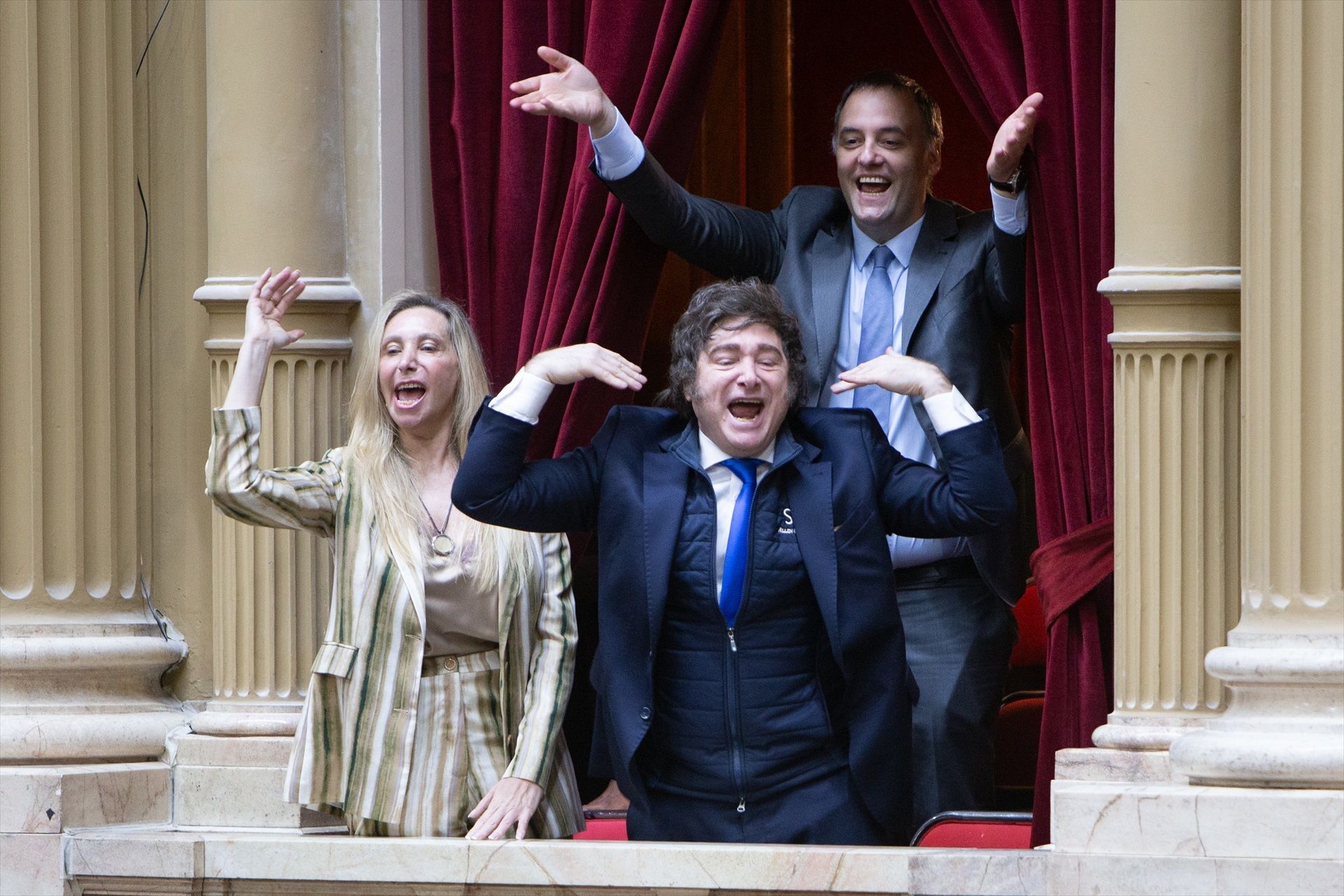 El president argentí Javier Milei i la secretària presidencial Karina Milei, juntament amb el cap de gabinet Manuel Adorni, assisteixen a la cerimònia de presa de possessió dels nous membres electes del Congrés Nacional, el desembre de 2025 | Silvana Safenreiter (Europa Press)