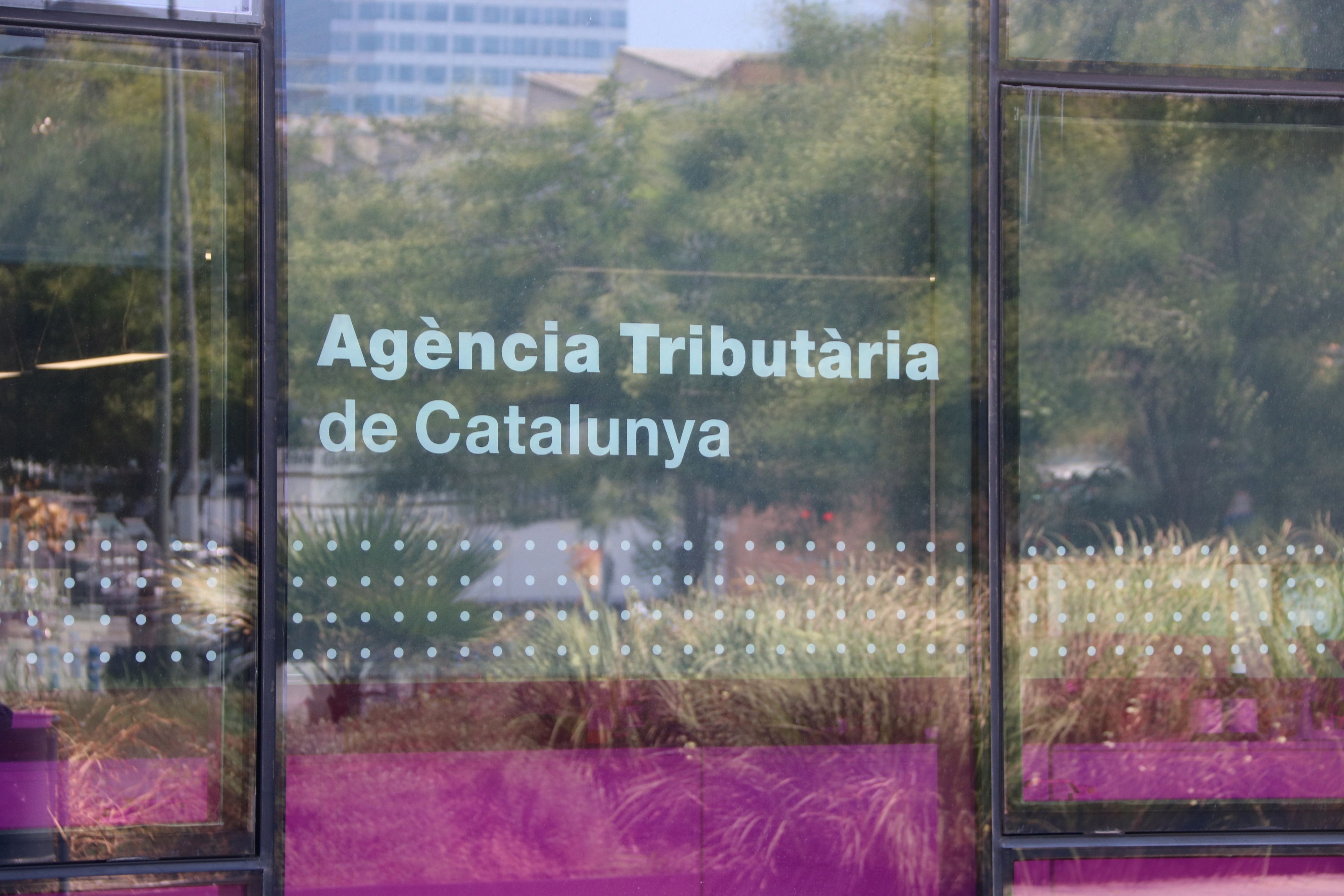 Porta de la seu central de l'Agència Tributària de Catalunya (ATC) | Maria Asmarat (ACN)