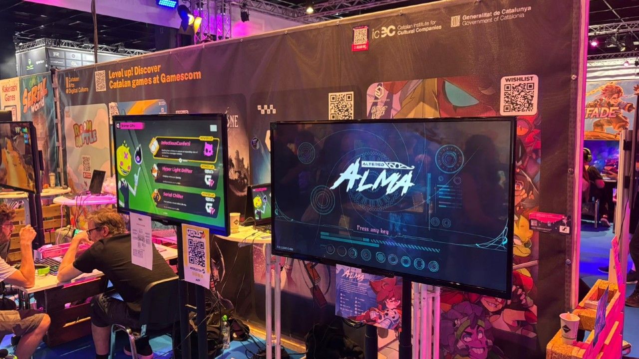 Estand de l'ICEC a la Gamescom de 2025, amb els videojocs catalans 'GodsTV' (Melbot) i 'Altered Alma' (2AwesomeStudio) | Cedida