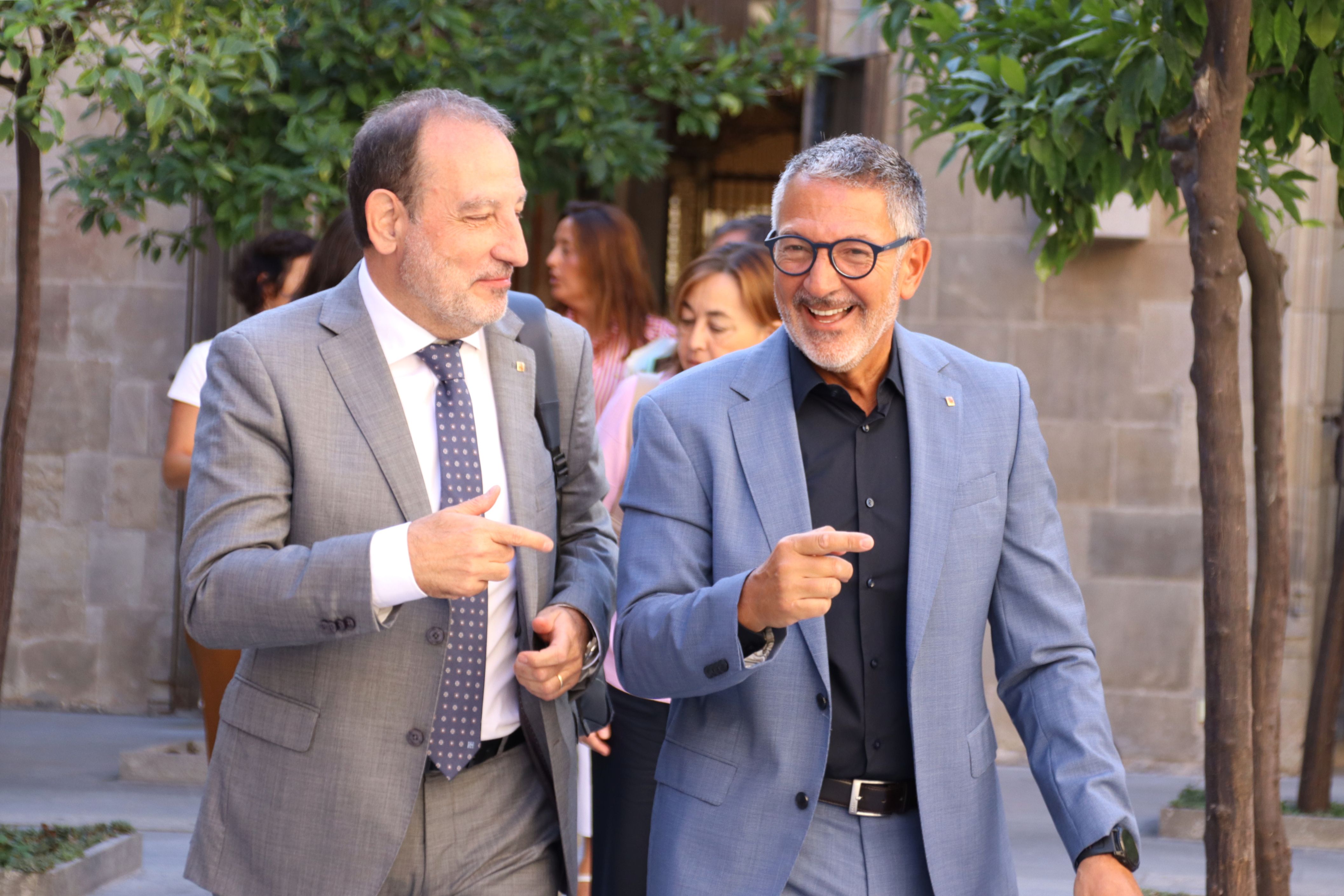 Els consellers Ramon Espadaler i Miquel Sàmper arriben a la primera reunió del Consell Executiu després de vacances | Enric Sitjà Rusiñol (ACN)