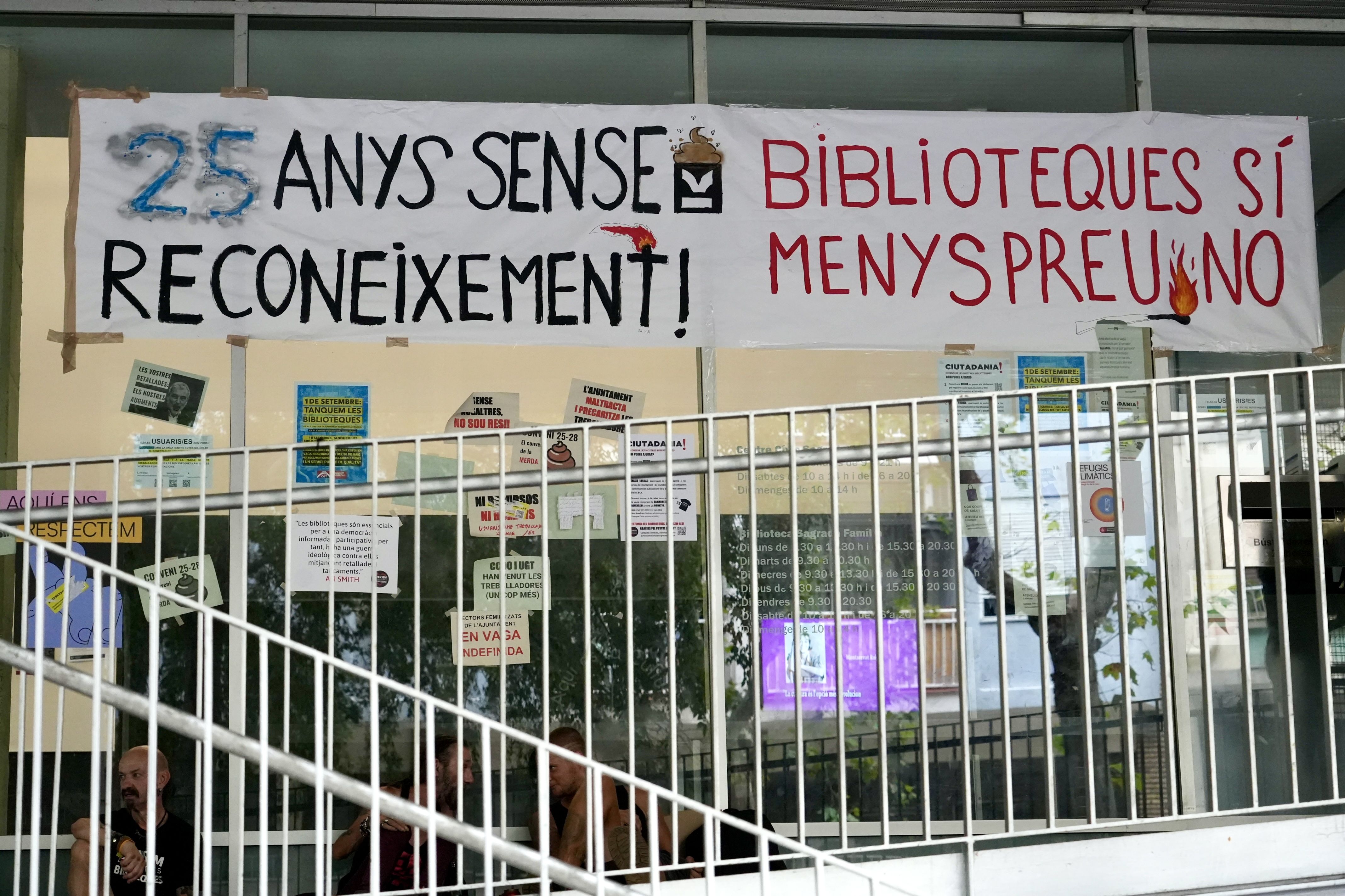 Façana de la biblioteca de Sagrada Família, a Barcelona | Nico Tomás (ACN)