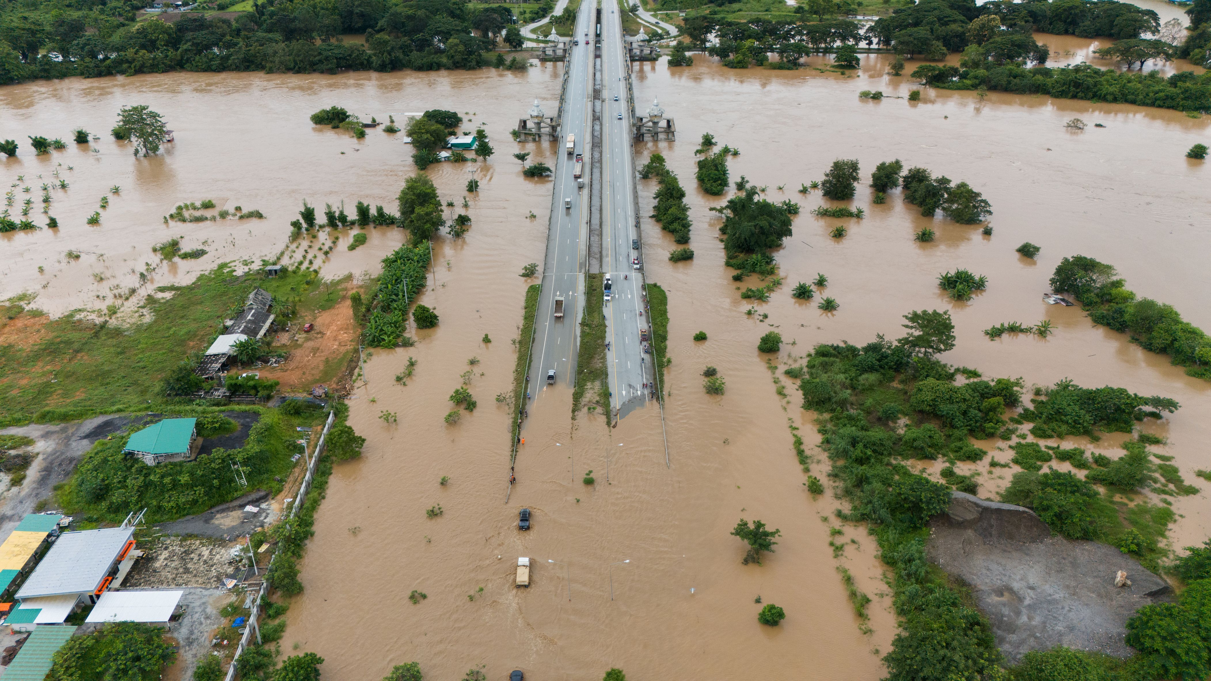 El centre de Chiang Rai inundat pel riu Kok després de pluges torrencials | iStock