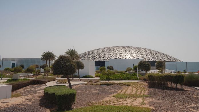 L'exterior del Louvre Abu Dhabi | iStock L'exterior del Louvre Abu Dhabi | iStock