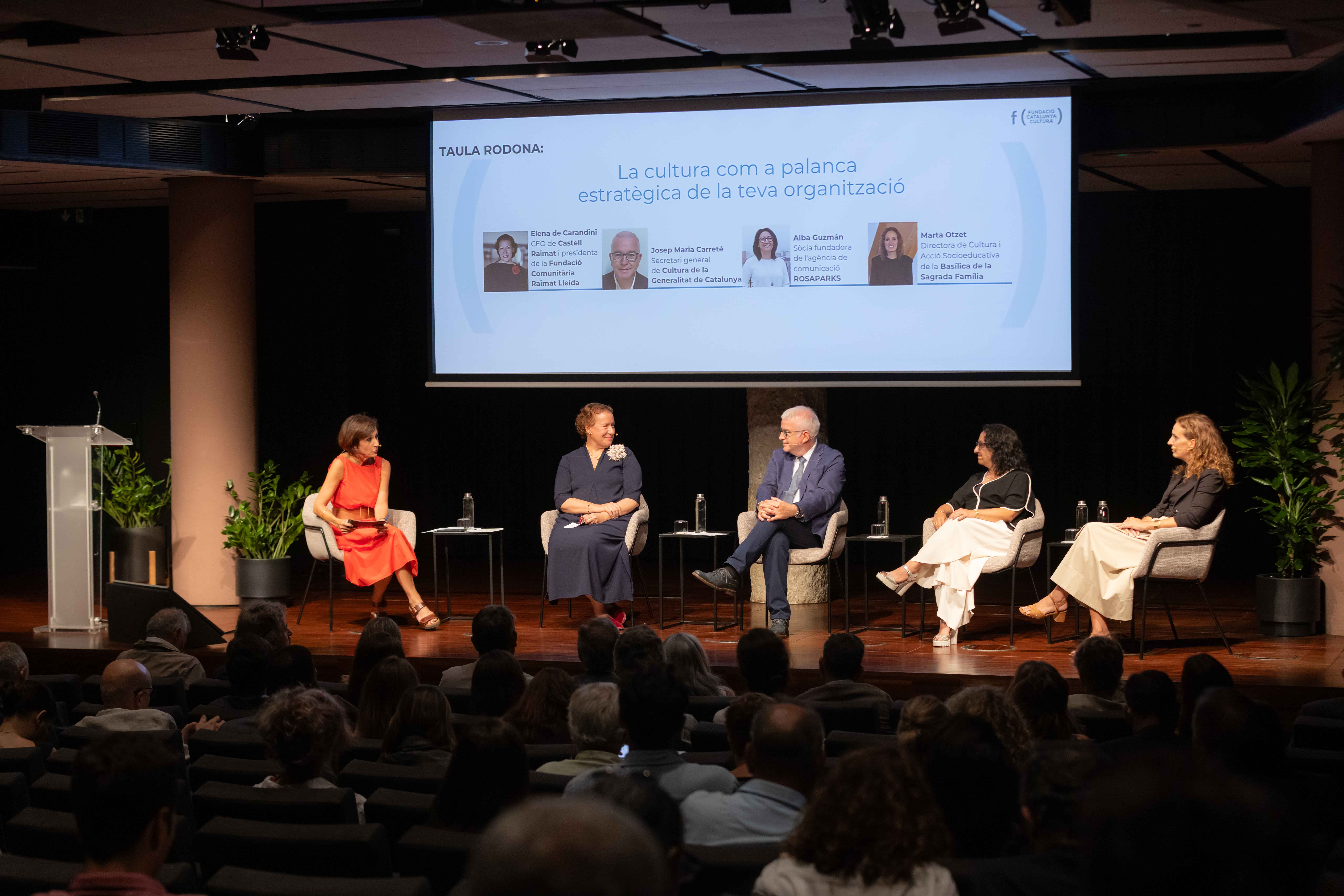 D'esquerra a dreta, Georgina Ferri (betevé), Elena de Carandini (Castell de Raïmat), Josep Maria Carreté (Generalitat), Alba Guzmán (RosaParks) i Marta Otzet (Basílica de la Sagrada Família) | Katherin Wermke