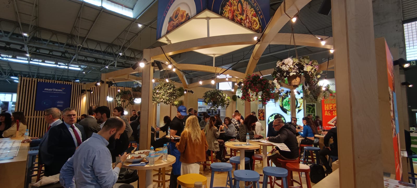 Paellador va començar venent paelles i ara ja distribueix tota mena de menjar preparat | Cedida