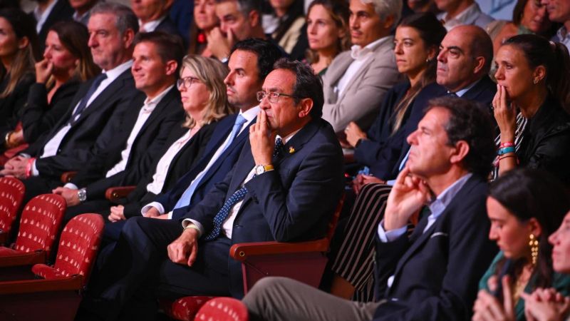El president del Parlament de Catalunya, Josep Rull, entre els assistents a la 33a edició del Premi Jove Empresari de l'Aijec | Cedida El president del Parlament de Catalunya, Josep Rull, entre els assistents a la 33a edició del Premi Jove Empresari de l'Aijec | Cedida