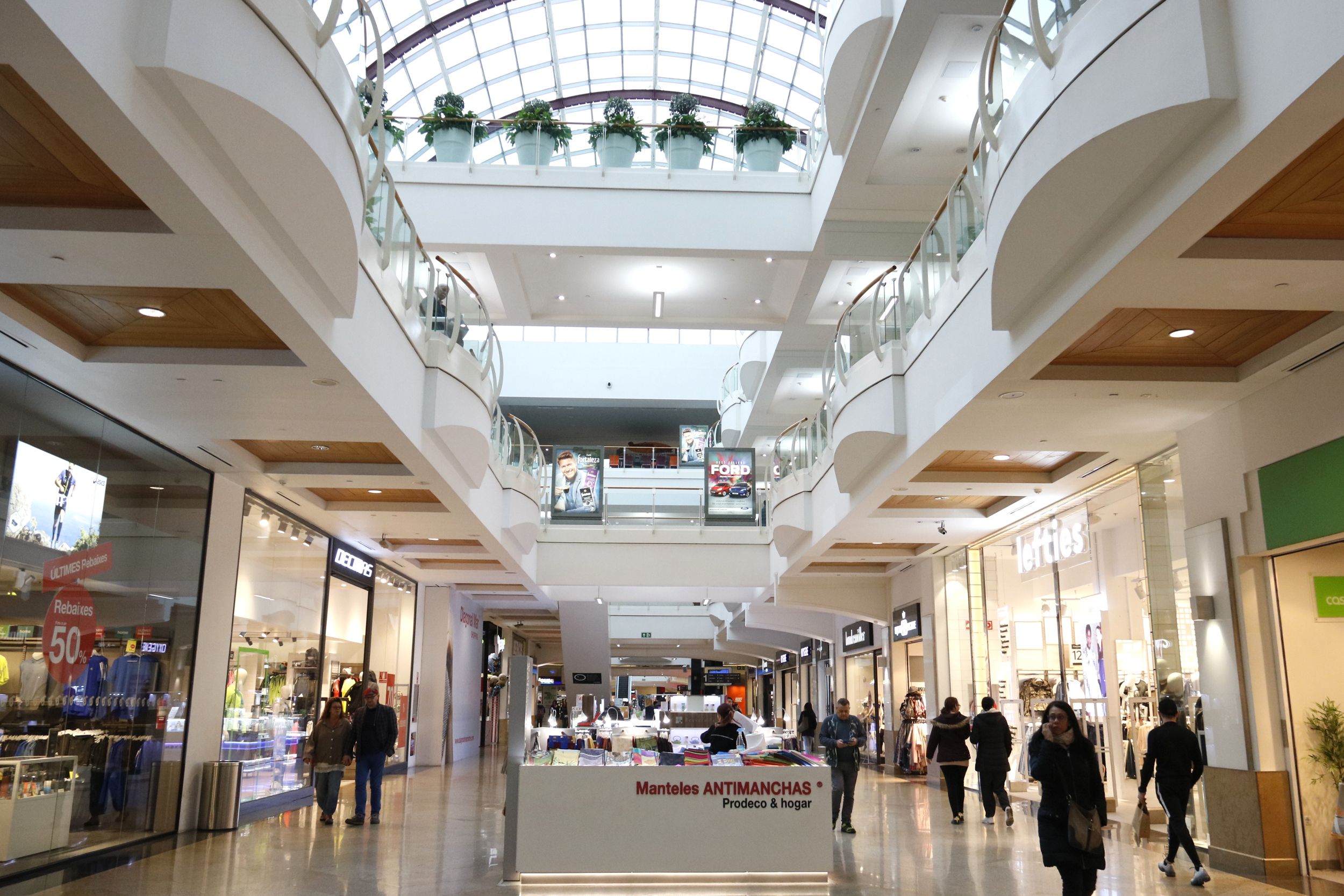 L'interior del centre comercial Diagonal Mar | Patrícia Mateos (ACN)
