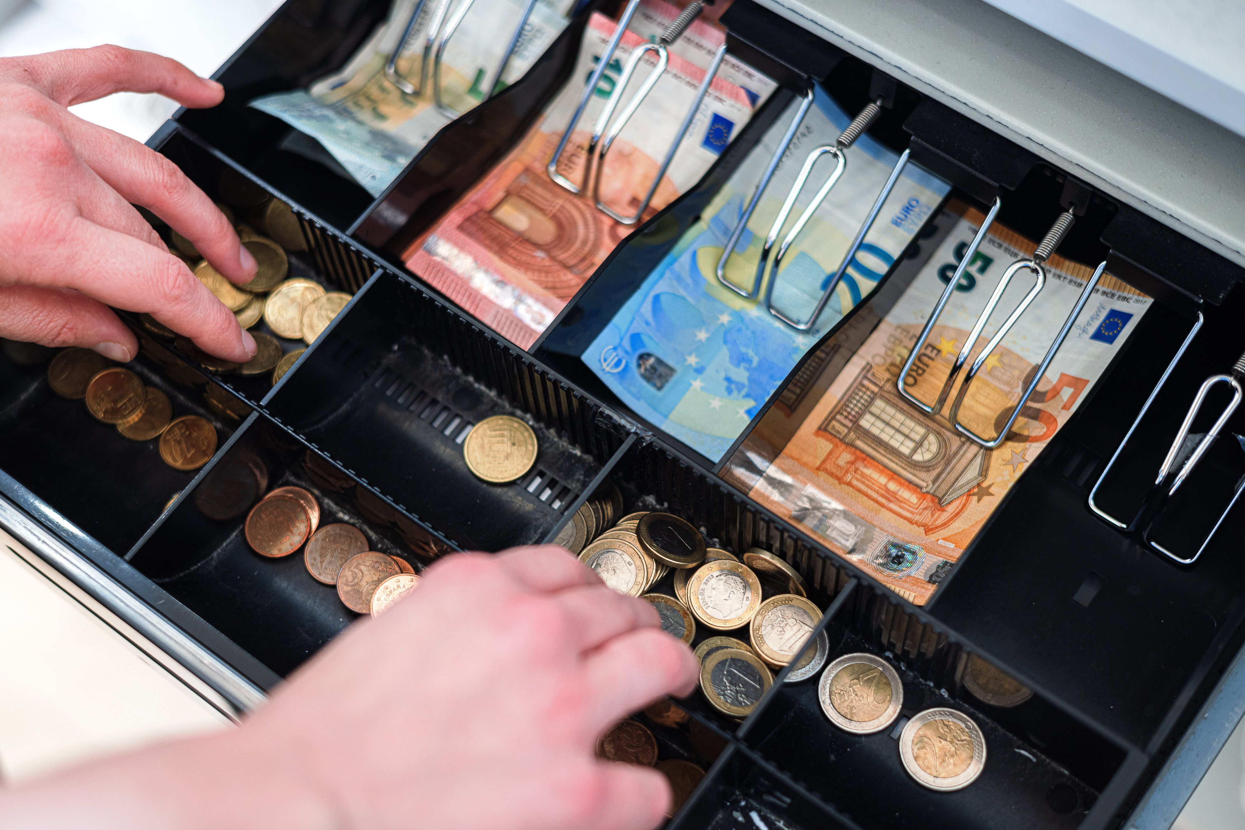 En el primer semestre de l'any ja s'han formalitzat liquidacions per l'impost de successions i donacions per valor de 692,2 milions d'euros | Jordi Borràs (ACN) En el primer semestre de l'any ja s'han formalitzat liquidacions per l'impost de successions i donacions per valor de 692,2 milions d'euros | Jordi Borràs (ACN)