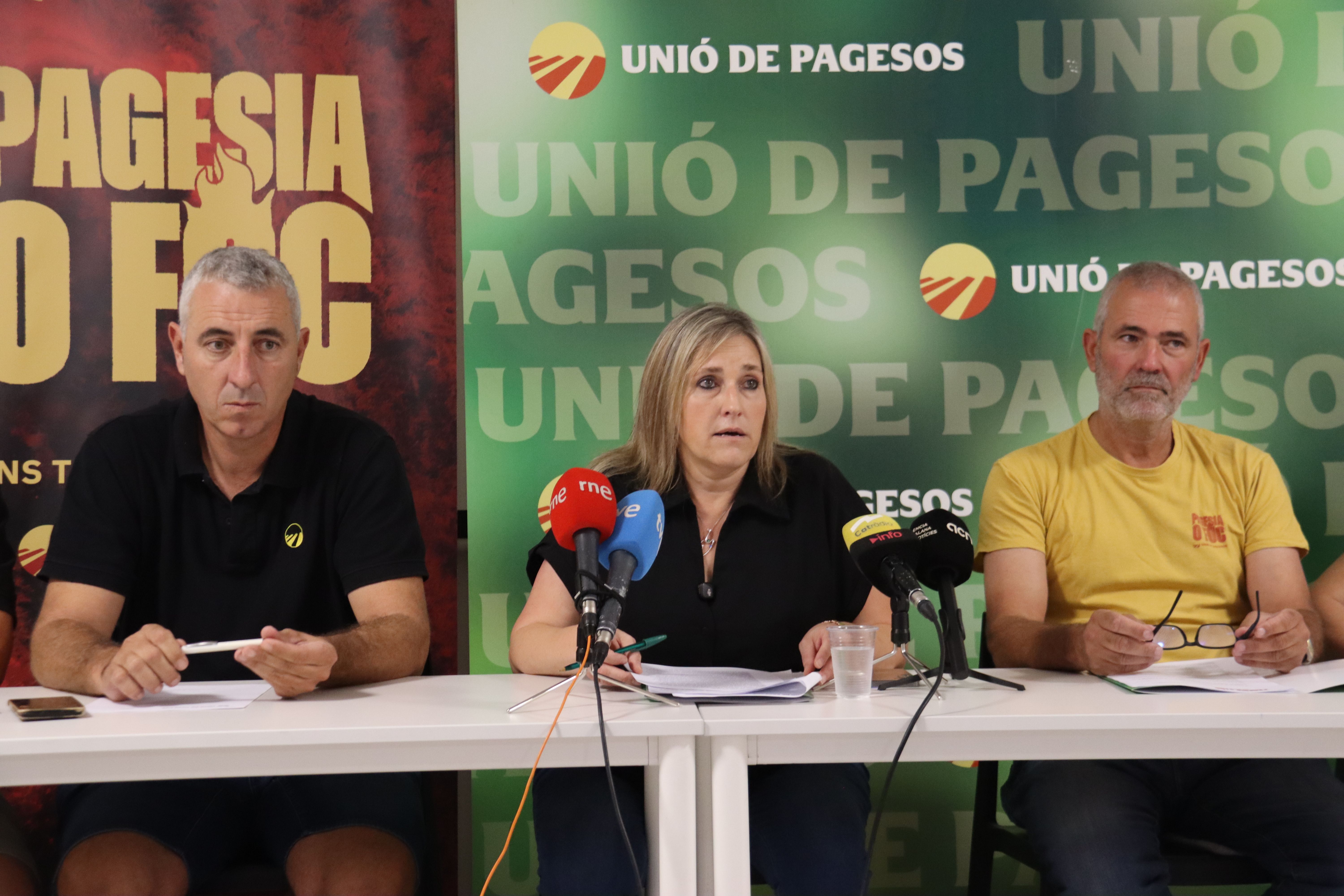 La coordinadora nacional d'UP, Raquel Serrat, acompanyada d'altres membres de la permanent nacional | Oriol Bosch (ACN)