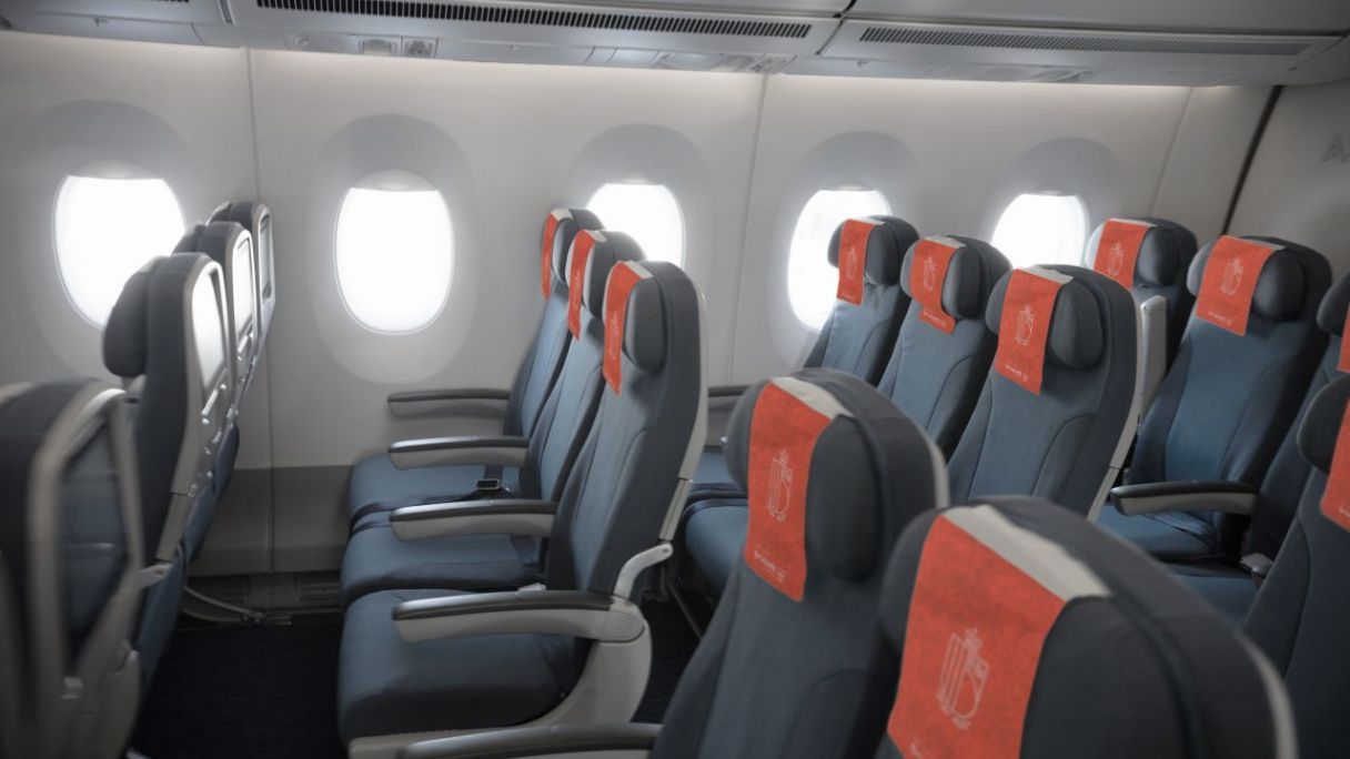 Laystil ha fabricat més d'un milió de reposacaps per a avions | Cedida Laystil ha fabricat més d'un milió de reposacaps per a avions | Cedida