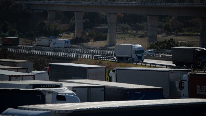 Un de cada quatre vehicles que circulen per l’AP-7 són camions | Lorena Sopena (Europa Press) Un de cada quatre vehicles que circulen per l’AP-7 són camions | Lorena Sopena (Europa Press)