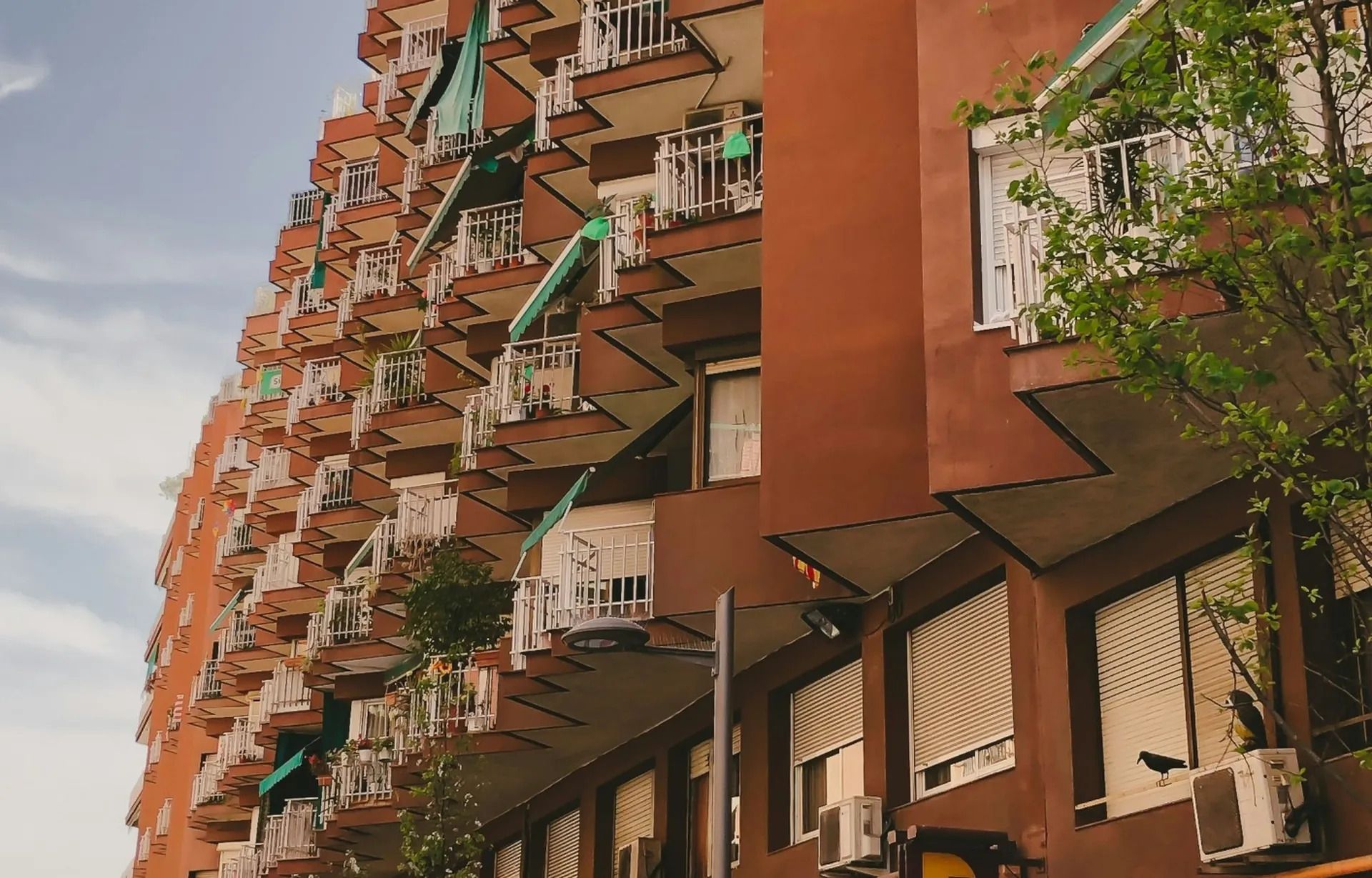 Façana d’un bloc de pisos a Barcelona | David Zorrakino (Europa Press)