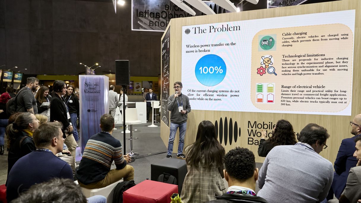 Jordi Bonache presentando el proyecto de Omniwave en el estand de la Mobile World Capital Barcelona en el 4YFN | Cedida Jordi Bonache presentando el proyecto de Omniwave en el estand de la Mobile World Capital Barcelona en el 4YFN | Cedida