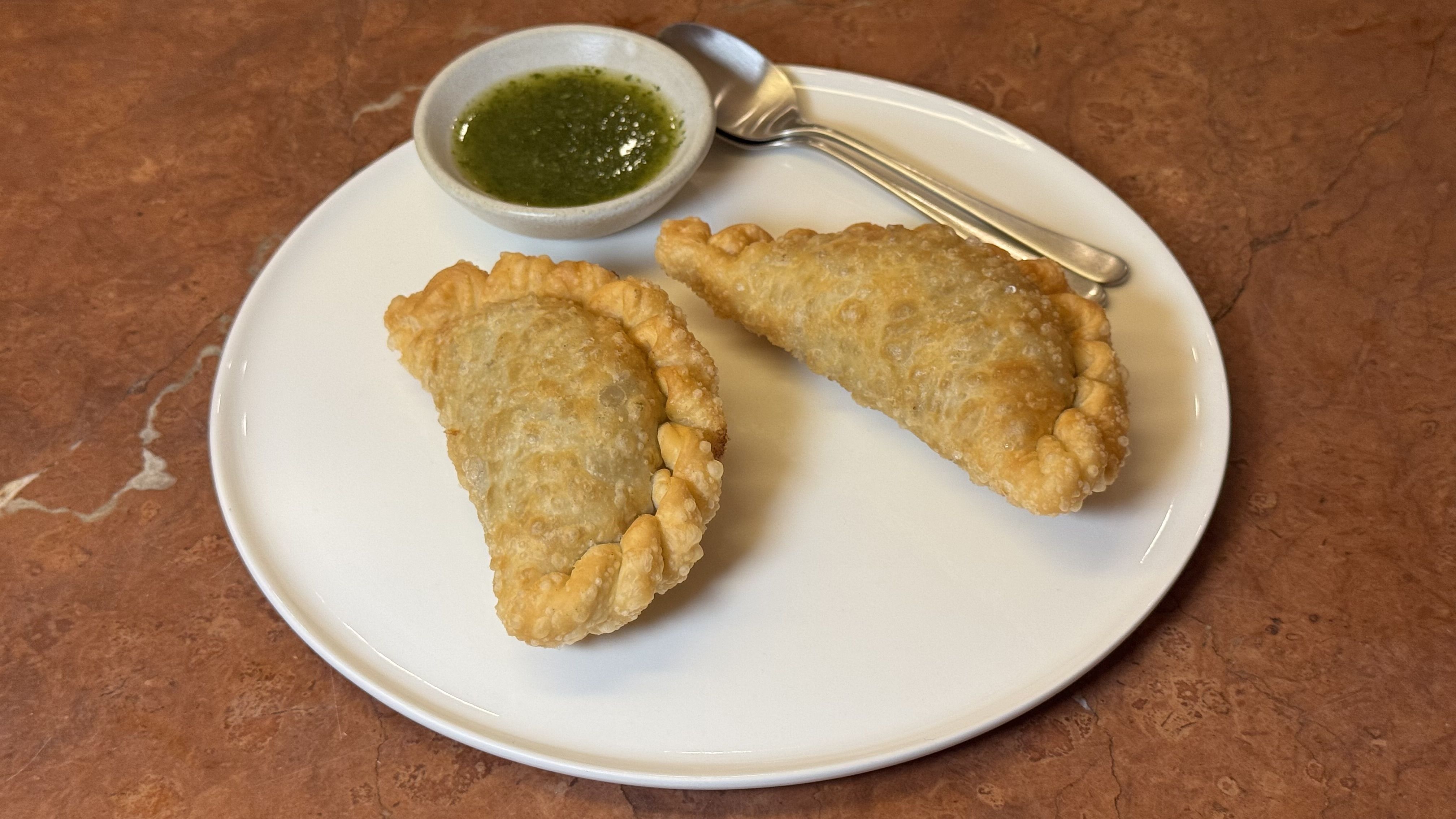 L'empanada de vedella del restaurant barcelonès Piedra | Lourdes López