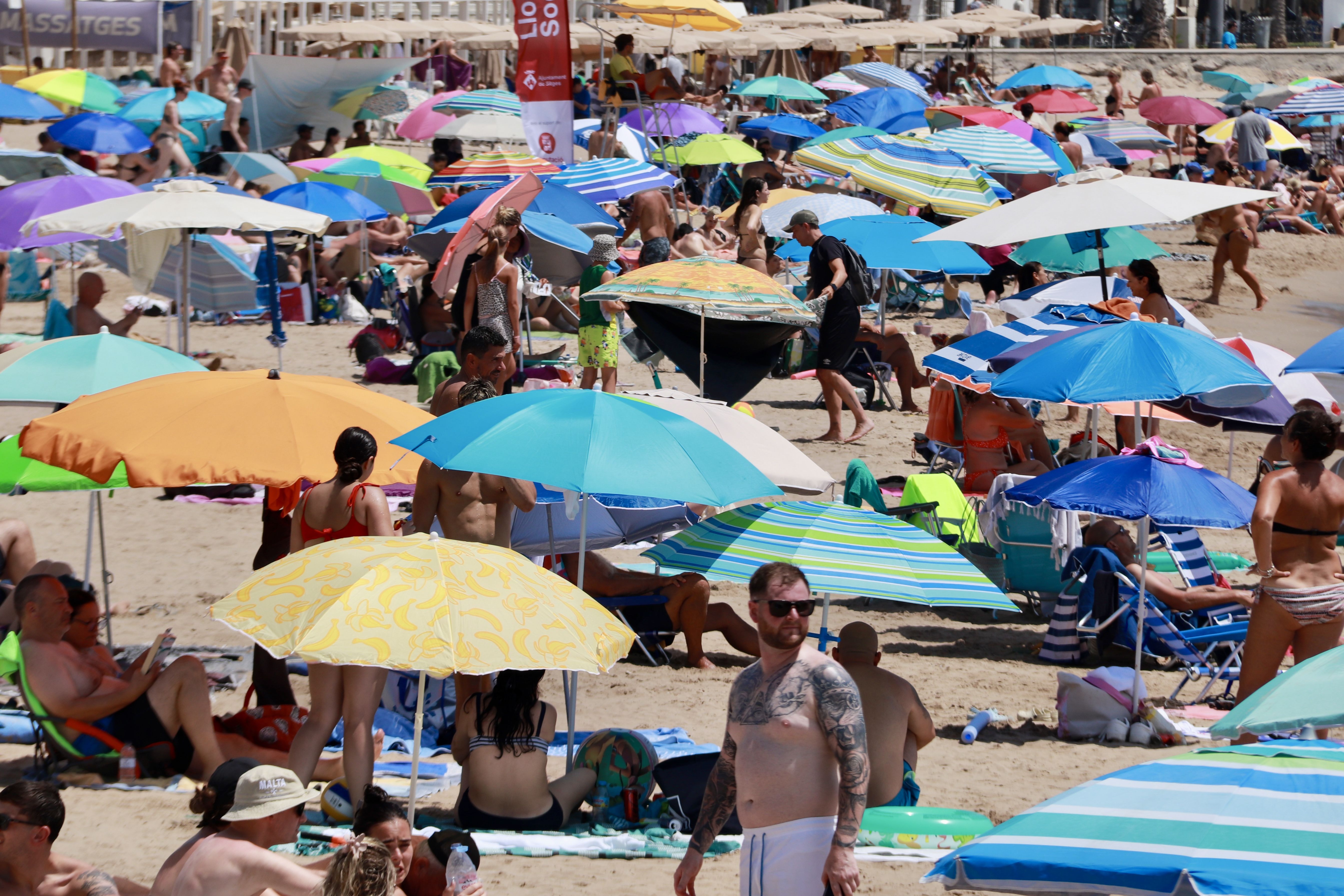 La playa de Sitges llena de gente, en julio de 2026 | Gemma Sánchez Bonel (ACN)