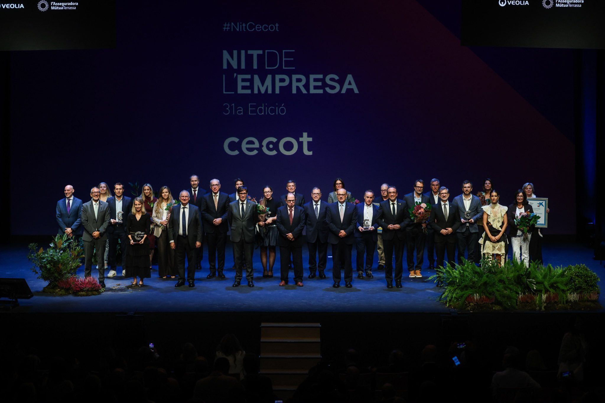 Foto de família dels guardonats de la 31a Nit de l'Empresa de Cecot | Cedida
