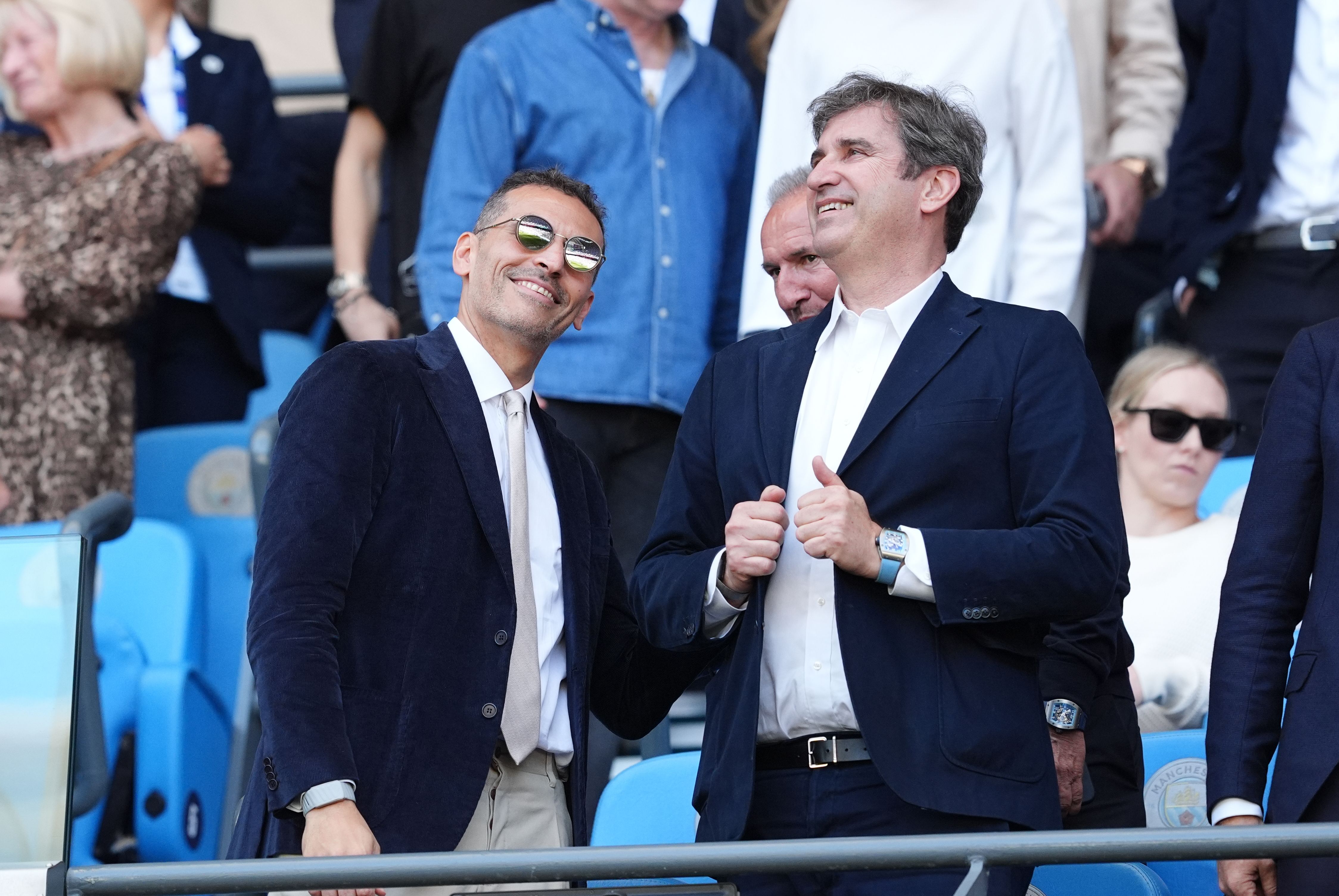 D'esquerra a dreta, el president del Manchester City, Khaldoon Al Mubarak, i el director general, Ferran Soriano | Martin Rickett (Europa Press)