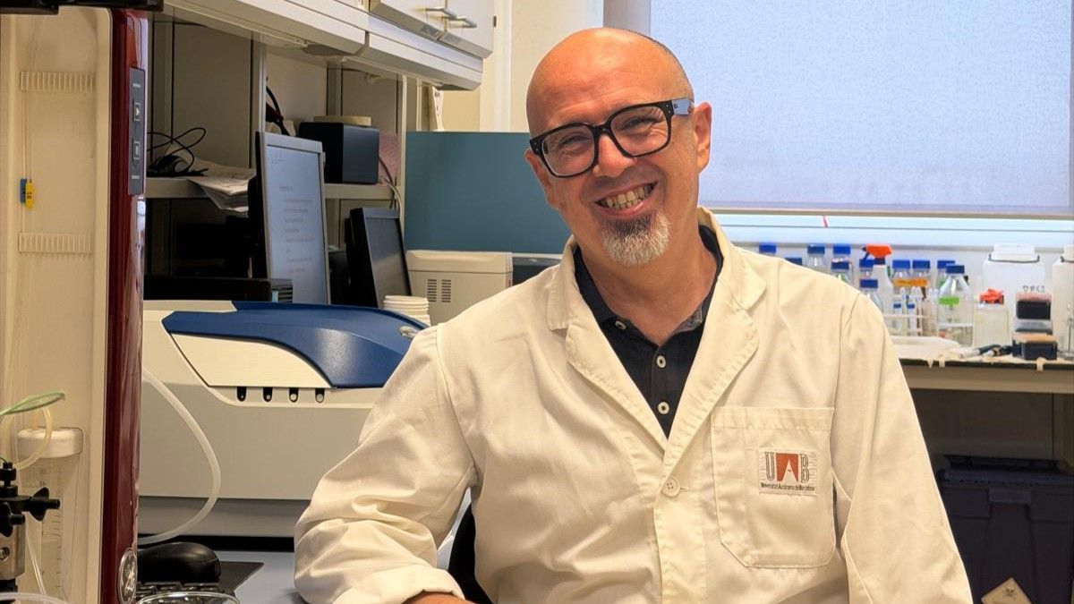 El Dr. Salvador Ventura, investigador principal de HeliCure, al laboratori de l'IBB | Cedida El Dr. Salvador Ventura, investigador principal de HeliCure, al laboratori de l'IBB | Cedida
