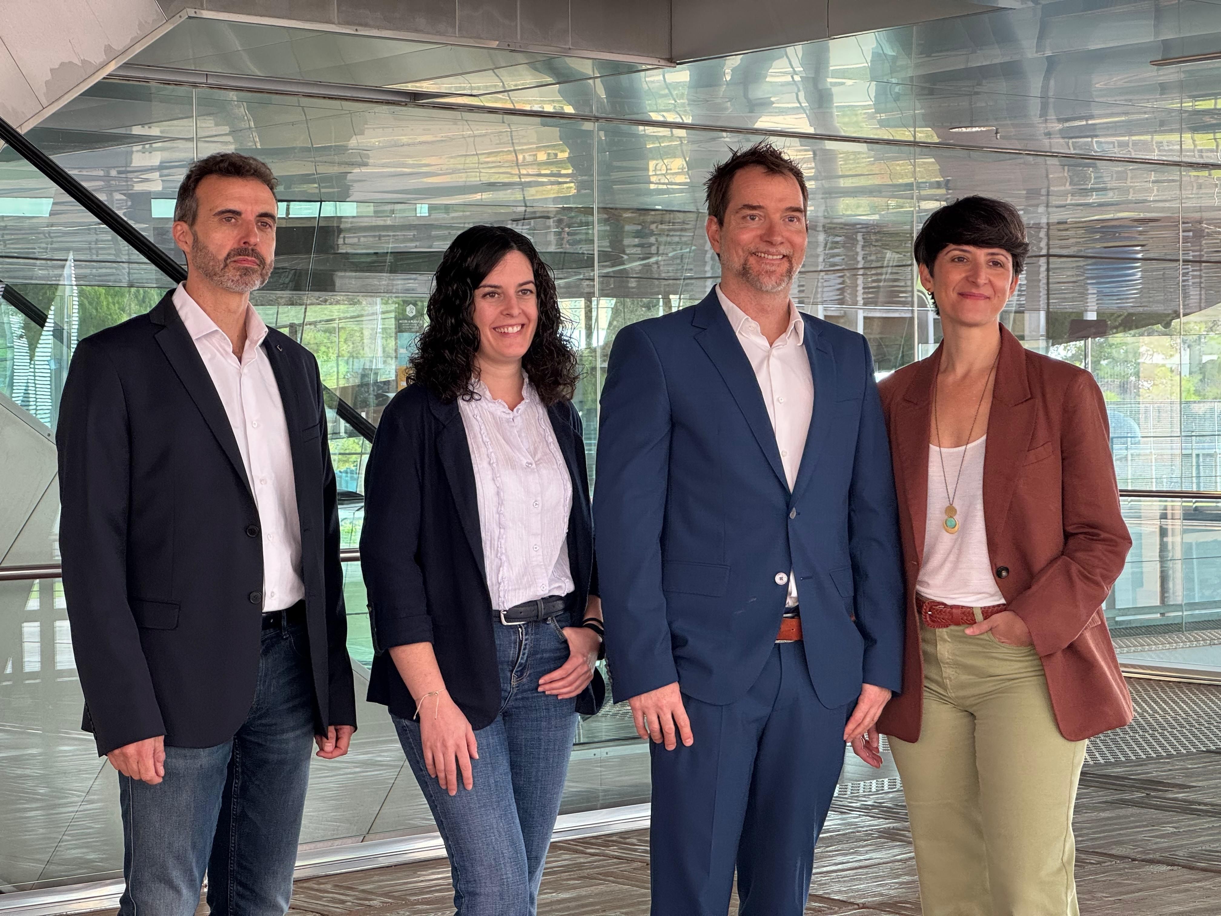 Els responsables de tres projectes seleccionats al costat de la directora adjunta de l'Àrea de Beques, Recerca i Innovació de la Fundació la Caixa, Paola Isetta | Europa Press