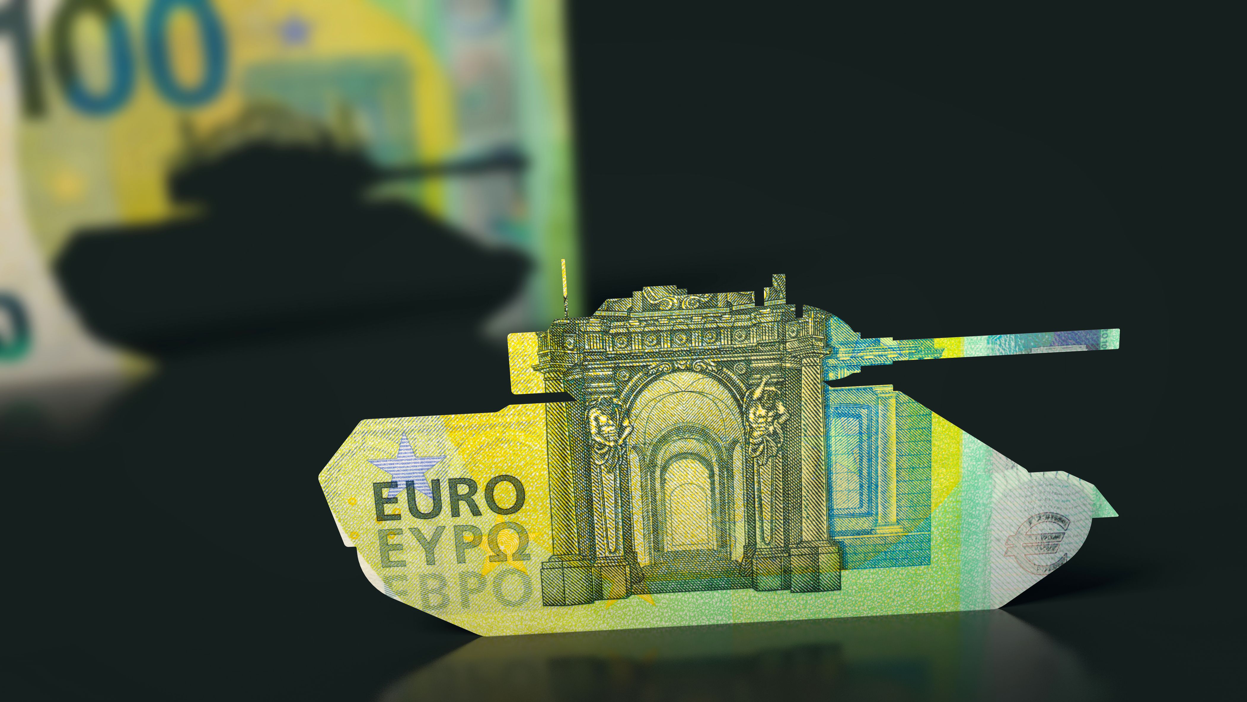 La silueta d'un tanc dibuixada sobre un bitllet de 100 euros | DesignRage (iStock)