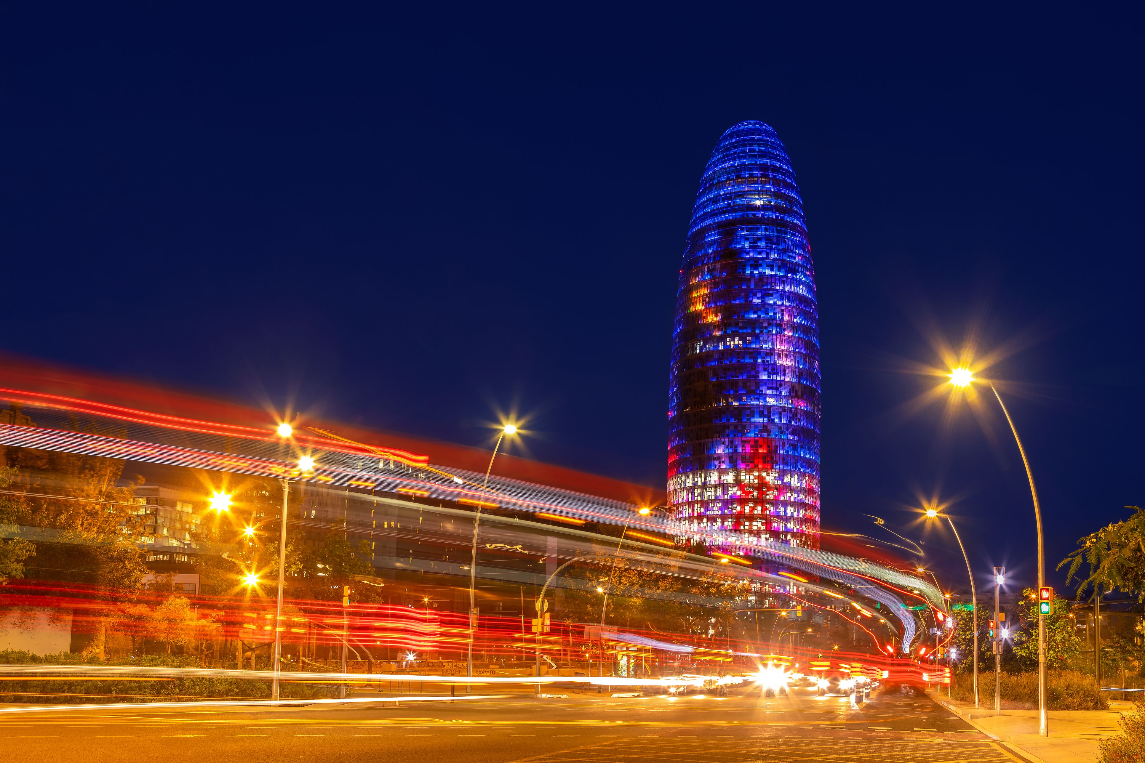 La torre Glòries de Barcelona a la nit | iStock