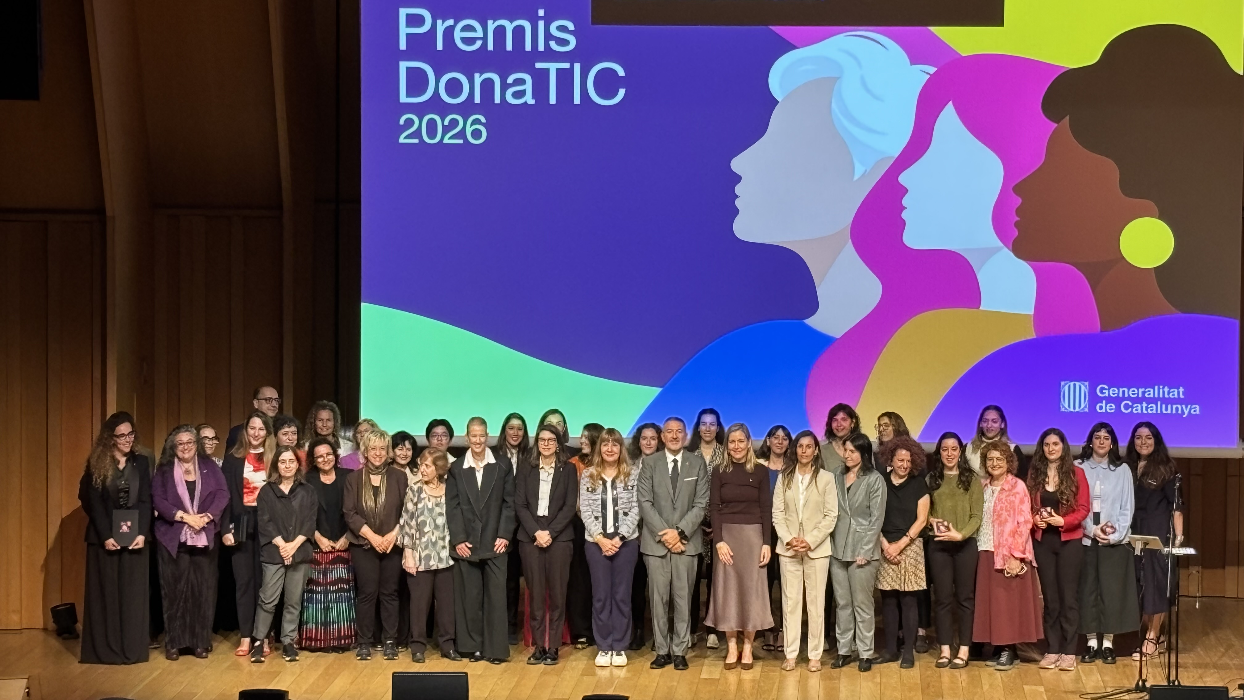 Fotografia de família dels Premis DonaTIC 2026 | Cedida