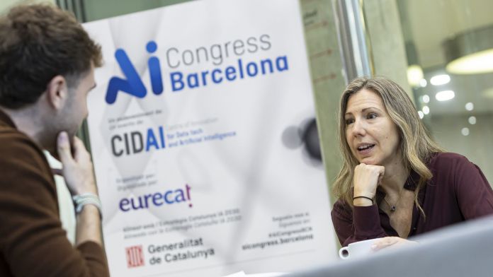 Ariadna Font conversa amb el cap de redacció de VIA Empresa, David Lombrana, en el marc de l'AI Congress | Marc Llibre Roig Ariadna Font conversa amb el cap de redacció de VIA Empresa, David Lombrana, en el marc de l'AI Congress | Marc Llibre Roig