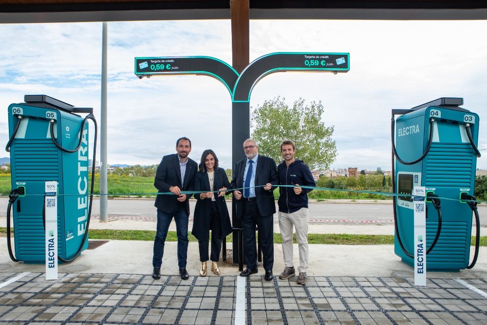D’esquerra a dreta: Bastien Verot, CEO d’Electra; Marta Bombardó, CEO de BMC; Joan Hinojo, president d’AEDIVE, i Oscar Piera, director de vendes d’Electra i responsable a Catalunya | Cedida