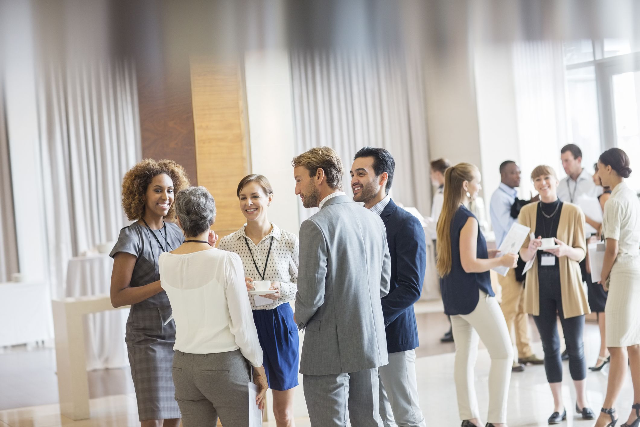 El 88,7% de les persones enquestades residents a Catalunya creuen que aprendre català pot oferir més oportunitats laborals | iStock 