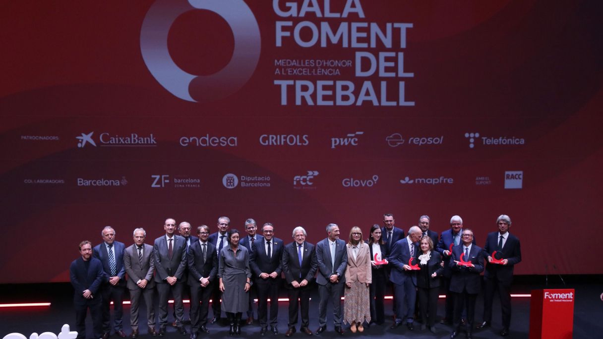 Foto de família a la XIX Gala de Foment del Treball | Maria Asmarat (ACN)