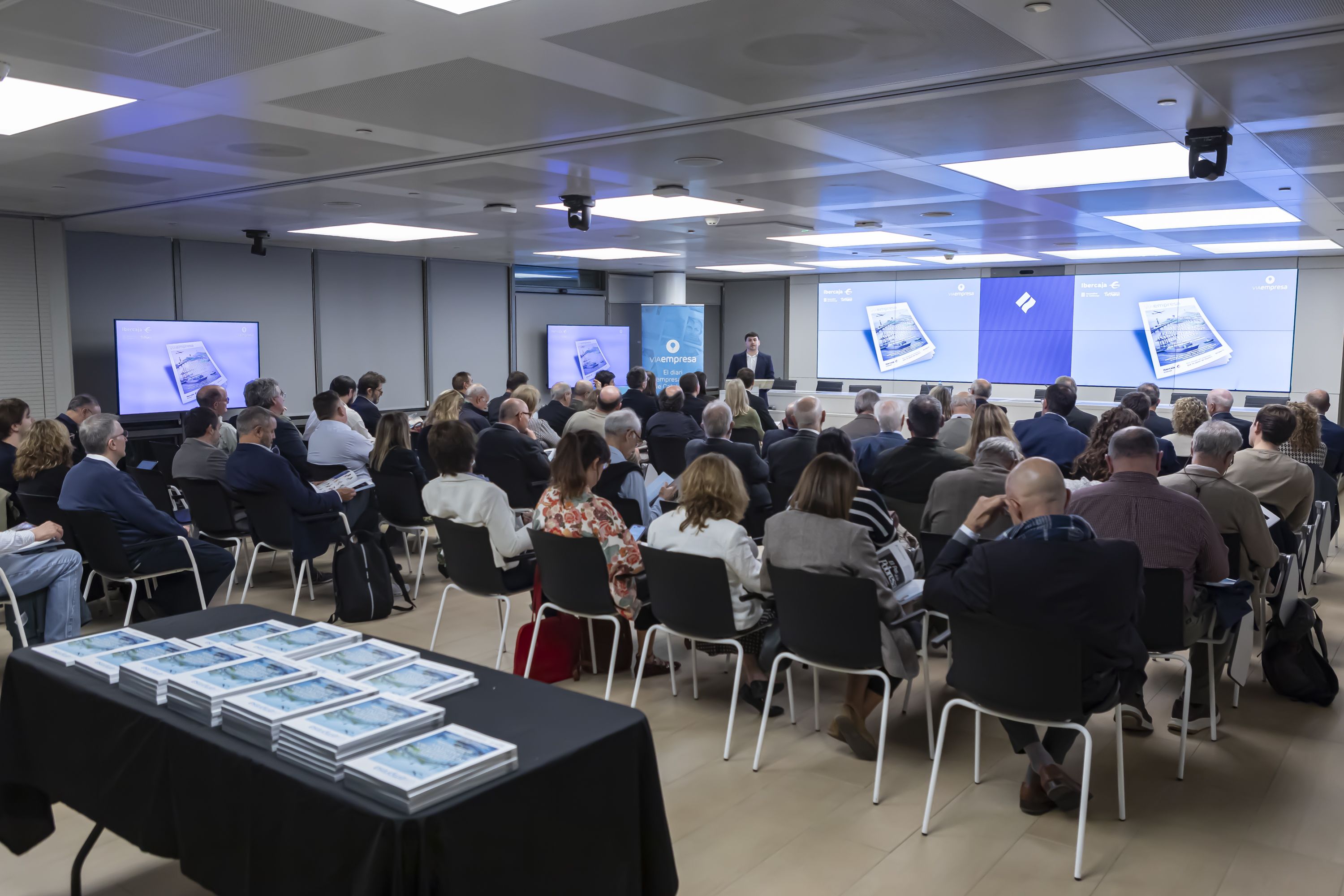 VIA Empresa presenta el llibre 'Fem via! El repte de les infraestructures catalanes' | Marc Llibre