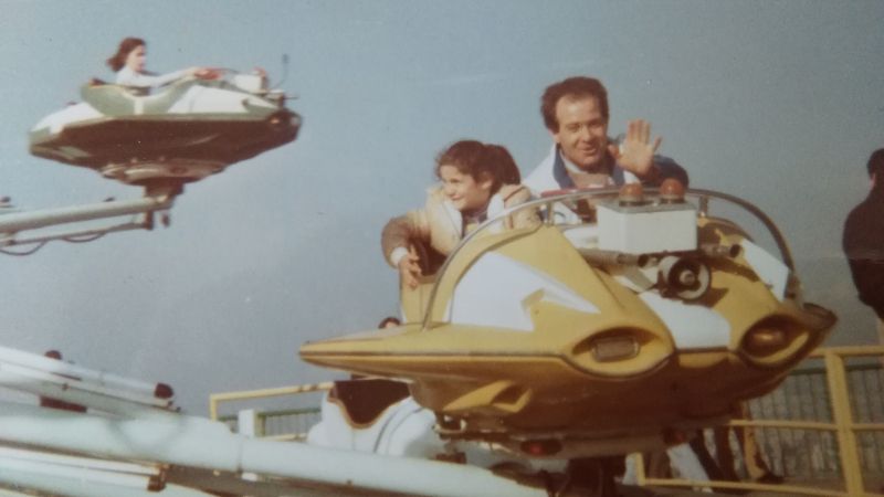 Una família gaudeix dels emblemàtics 'Platerets de combat' el 1986 | Cedida Una família gaudeix dels emblemàtics 'Platerets de combat' el 1986 | Cedida