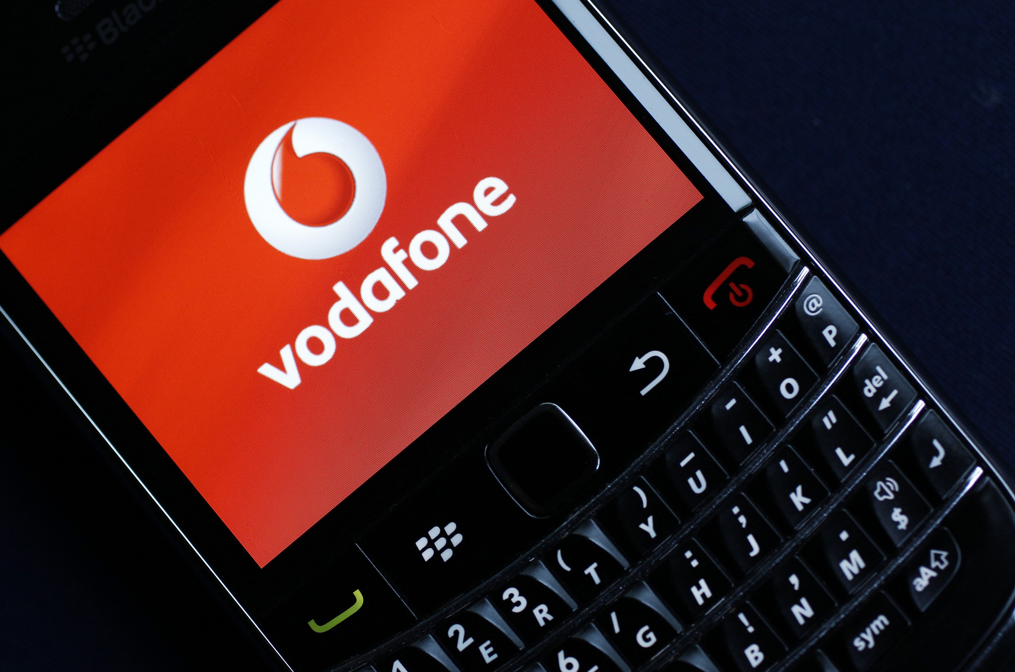 Un telèfon amb el logo Vodafone Un telèfon amb el logo Vodafone