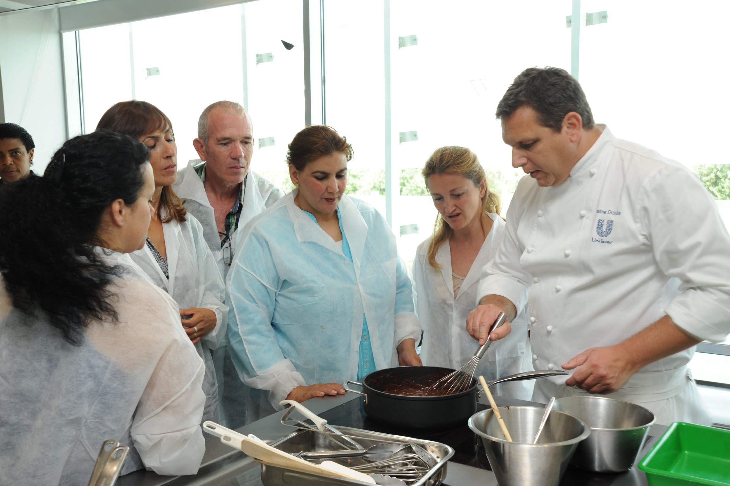 Veïns de Viladecans participen en un taller organitzat per Unilever