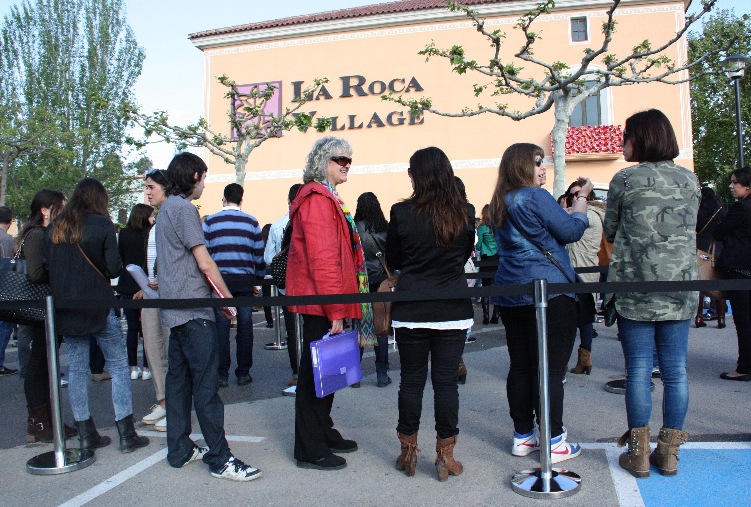 Candidats fent cua a La Roca Village