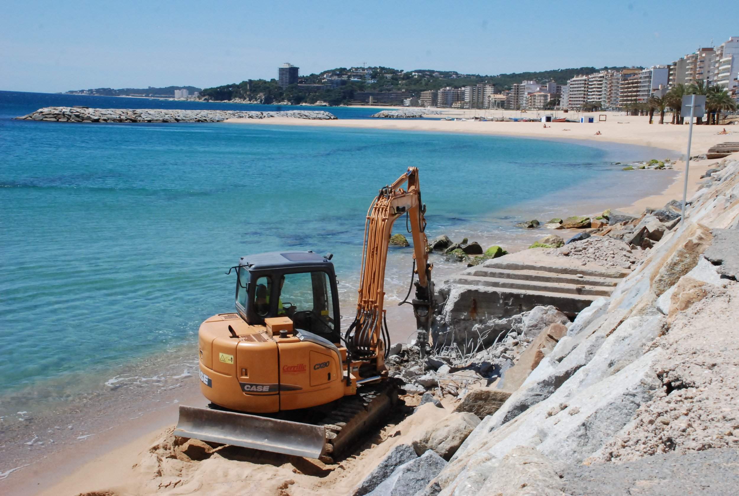 La remodelació de la platja ja ha començat