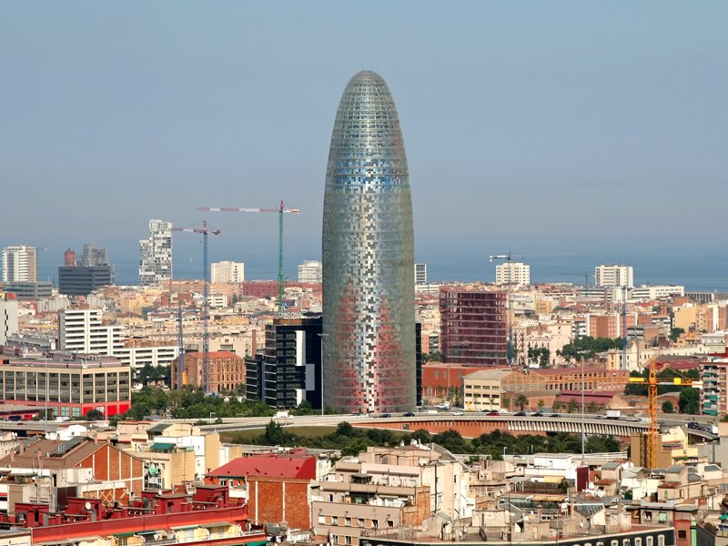 Barcelona acull diàriament a més de 300.000 persones Barcelona acull diàriament a més de 300.000 persones