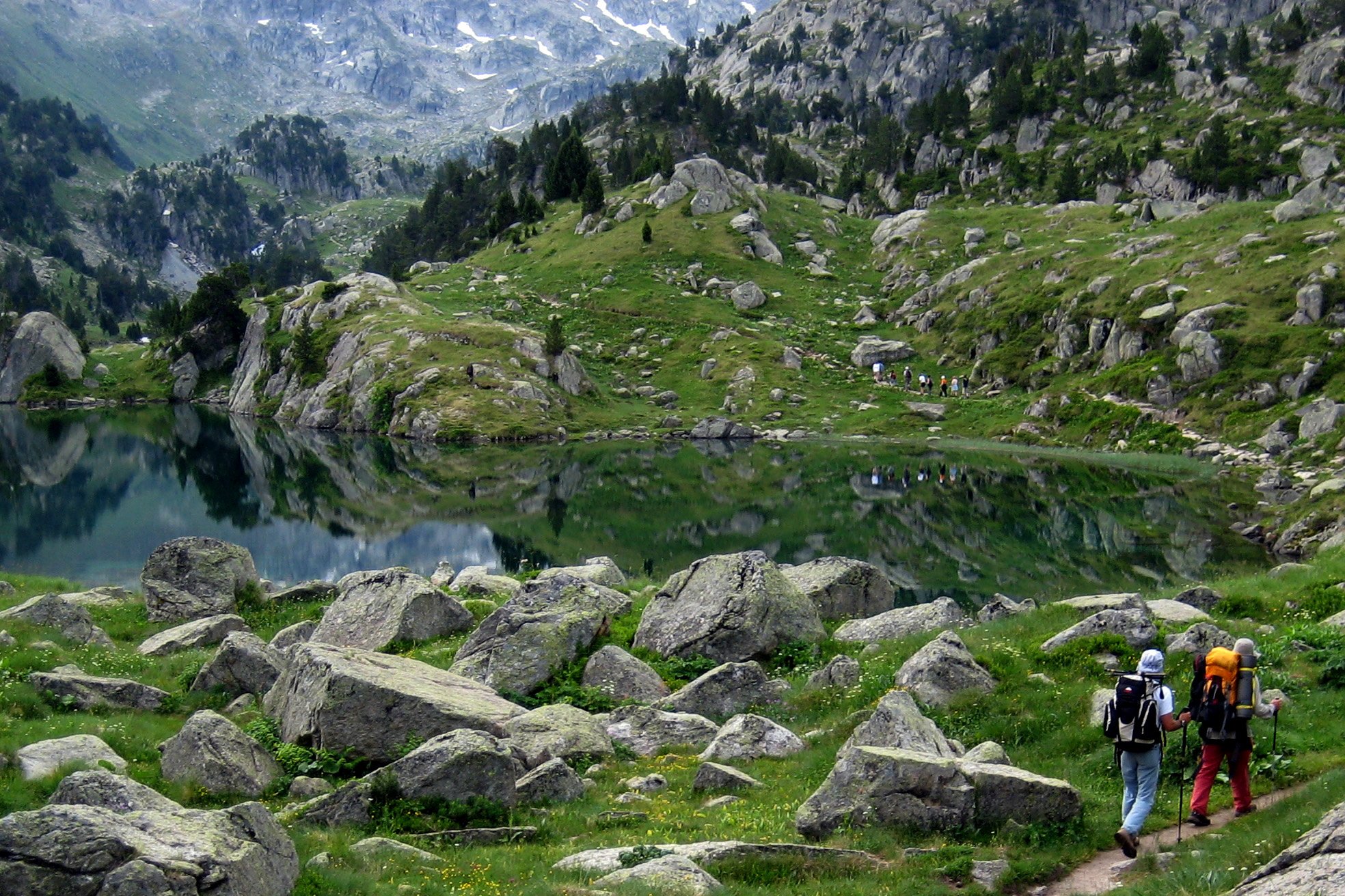 Excursionistes al Parc Nacional d'Aigüestortes 