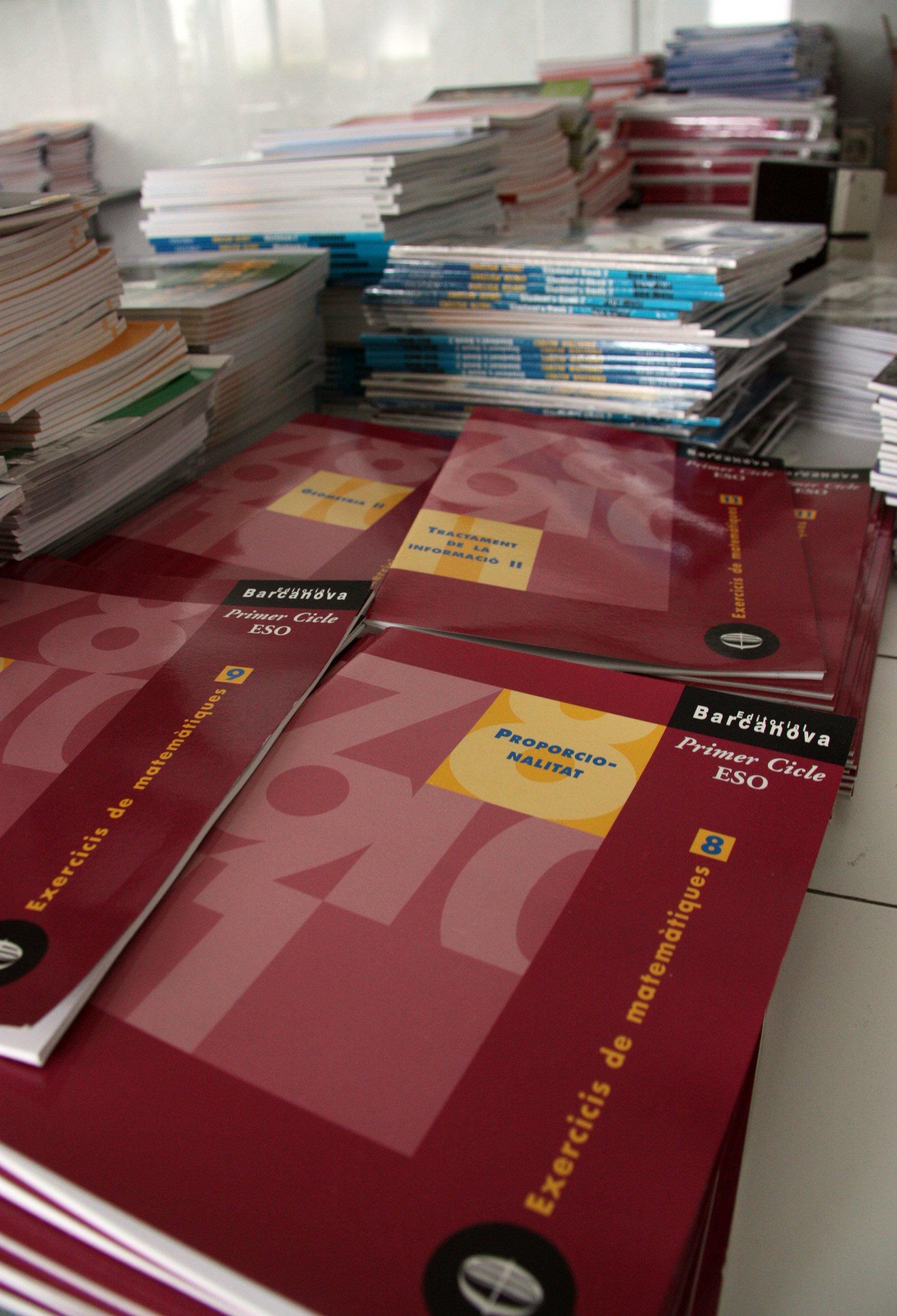Libros amontonados en una de las aulas de los colegios que ya han empezado sus clases Libros amontonados en una de las aulas de los colegios que ya han empezado sus clases