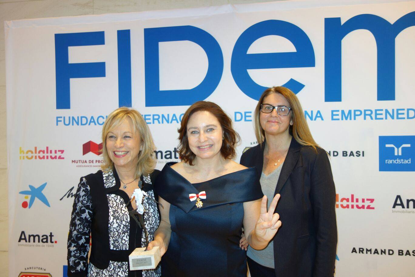 Ana Bella, en el centro, en la ceremonia de entrega de los premios Fidem | Fidem Ana Bella, en el centro, en la ceremonia de entrega de los premios Fidem | Fidem