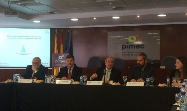 El president de Pimec, José González, durant l'esmorzar amb periodistes | AAD