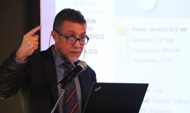 Pla mig del doctor Jordi Suriñach, catedràtic d'Economia Aplicada de la UB autor de l'estudi sobre l'impacte econòmic dels creuers | ACN