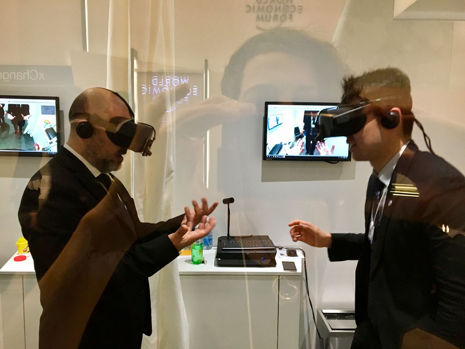 Ganyet (left), during his experience at the BeAnotherLab | JMG Ganyet (left), during his experience at the BeAnotherLab | JMG