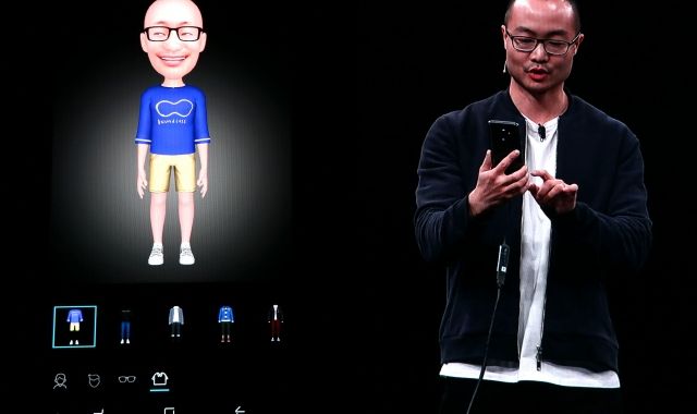 El director de producte de Samsung, Jonathan Wong, crea el seu 'emoji' amb el Galaxy S9 | A. Zamorano (ACN)