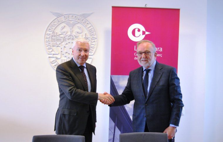 Antoni Abad, de FEM Vallès, amb Marià Galí, de la Cambra Terrassa | CAMBRA TERRASSA